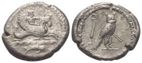 Phönikien. Tyros.

 Schekel (Silber). 425 394 v. Chr.
Vs: Melkart reitet mit Bogen auf Hippokamp nach rechts, darunter Wellenlinien und Delfin rech...