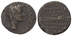Kilikien. Olba. Tiberius (14 - 37 n. Chr.).

 Bronze.
Vs: Kopf mit Lorbeerkranz rechts.
Rs: Blitzbündel zwischen Legende.

24 mm. 9,64 g. 

RP...