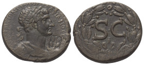 Seleukis und Pierien. Antiochia am Orontes. Hadrianus (117 - 138 n. Chr.).

 Bronze.
Vs: Büste mit Lorbeerkranz, Paludament und Panzer rechts; im F...