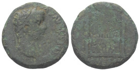 Tiberius (14 - 37 n. Chr.).

 As. 12 n. Chr. (unter Augustus). Lungdunum.
Vs: TI CAESAR AVGVST F IMPERAT VII. Kopf mit Strahlenkrone rechts.
Rs: R...