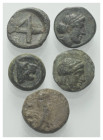 Griechische Münzen - Lots.


Unter anderem: Achaion, Kebren (Troas).

Lot (5 Stück): Bronze, 5. - 3. Jhdt. v. Chr.

Sehr schön - fast sehr schö...