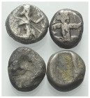 Griechische Münzen - Lots.


Verschiedene Herrscher (Königreich der Achaimeniden).

Lot (4 Stück, Silber): 4. Jhdt. v. Chr.

Sehr schön - fast ...