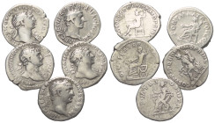 Römische Münzen - Lots. Kaiserzeit.


Lot (5 Stück, Silber): Traianus Denare (98 - 117 n. Chr.).

Fast sehr schön / sehr schön.

Verkauft wie b...