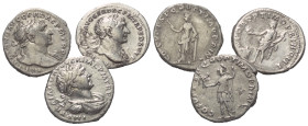 Römische Münzen - Lots. Kaiserzeit.


Lot (3 Stück, Silber): Traianus Denare (98 - 117 n. Chr.).

Sehr schön.

Verkauft wie besehen, keine Rück...