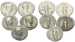 Römische Münzen - Lots. Kaiserzeit.


Lot (5 Stück, Silber): Hadrianus Denare (117 - 138 n. Chr.).

Fast sehr schön / sehr schön.

Verkauft wie...