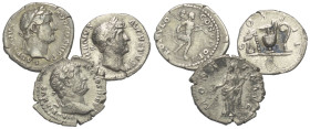 Römische Münzen - Lots. Kaiserzeit.


Lot (3 Stück, Silber): Hadrianus Denare (117 - 138 n. Chr.).

Sehr schön.

Verkauft wie besehen, keine Rü...
