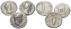Römische Münzen - Lots. Kaiserzeit.


Lot (3 Stück, Silber): Denare des Antoninus Pius (138 - 161 n. Chr.) und Marcus Aurelius (161 - 180 n. Chr.) ...