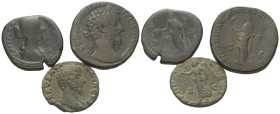 Römische Münzen - Lots. Kaiserzeit.


Lot (3 Stück, Bronze): As des Lucius Verus (161 - 169 n. Chr.), Sesterz des Commodus (177 - 192 n. Chr.) und ...