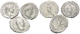 Römische Münzen - Lots. Kaiserzeit.


Lot (3 Stück, Silber): Caracalla Denare (197 - 217 n. Chr.).

Fast vorzüglich / sehr schön.

Verkauft wie...