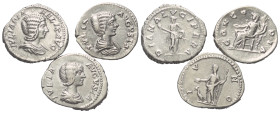 Römische Münzen - Lots. Kaiserzeit.


Lot (3 Stück, Silber): Denare der Iulia Domna (gest. 217 n. Chr.).

Fast vorzüglich / sehr schön.

Verkau...