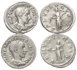 Römische Münzen - Lots. Kaiserzeit.


Lot (2 Stück, Silber): Denare des Gordianus III. (238 - 244 n. Chr).

Sehr schön / fast vorzüglich. 

Ver...