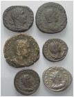 Römische Münzen - Lots. Kaiserzeit.


Lot (6 Stück, Silber (3x)). 
Antoninian und Sesterz des Philippus I. Arabs (244 - 249 n. Chr.).
Zwei Sester...