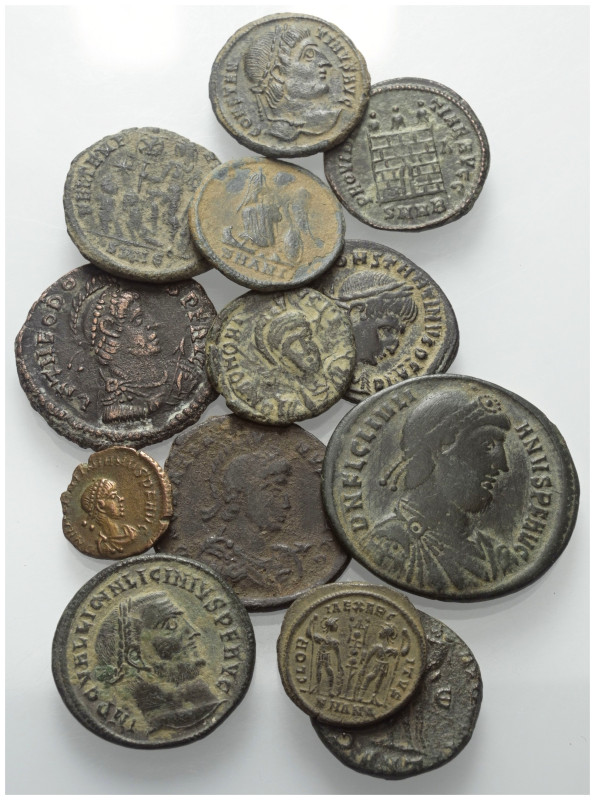 Römische Münzen - Lots. Kaiserzeit.


Lot (13 Stück): Folles und Kleinbronzen...