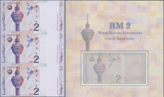 Malaysia: uncut sheet of 3 pcs 2 Ringgit ND P. 40 in original folder from the Central Bank of Malaysia in condition: UNC.