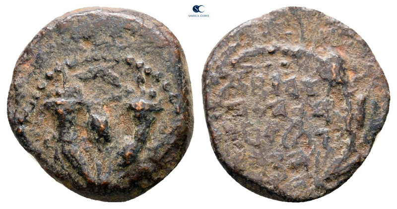 Judaea. Jerusalem. John Hyrcanus I 135-104 BC. 
Prutah Æ

14 mm, 1,62 g


...