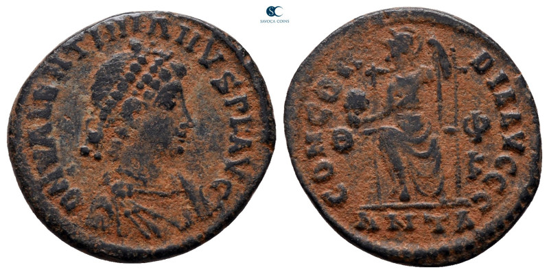 Valentinian II AD 375-392. Antioch
Follis Æ

19 mm, 2,50 g



nearly very...