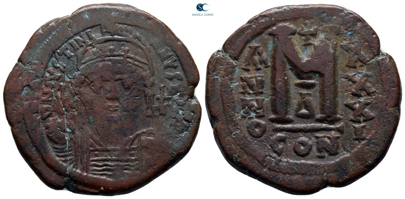 Justinian I AD 527-565. Constantinople
Follis or 40 Nummi Æ

32 mm, 16,29 g
...