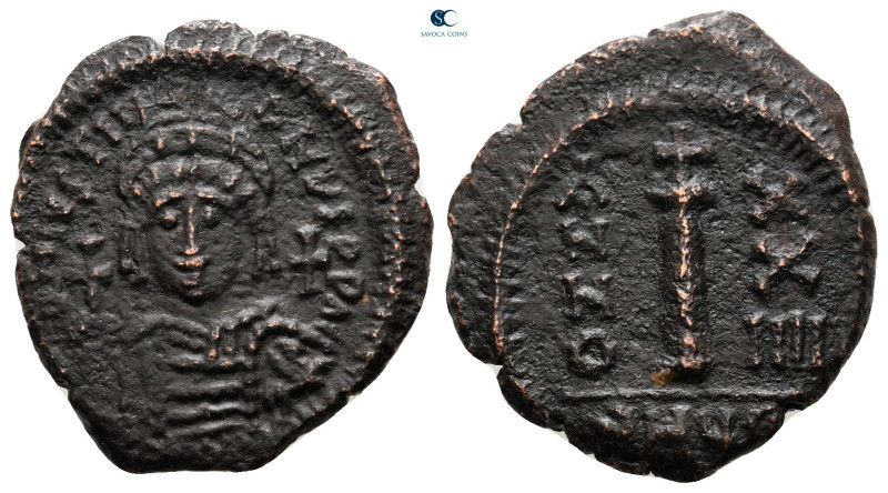 Justinian I AD 527-565. Theoupolis (Antioch)
Decanummium Æ

21 mm, 4,20 g

...