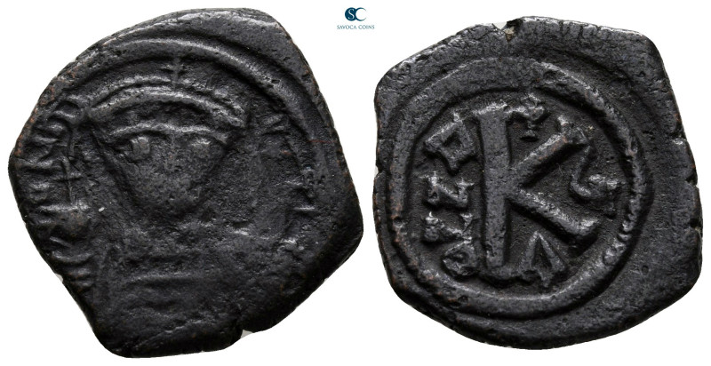 Maurice Tiberius AD 582-602. Constantinople
Half Follis or 20 Nummi Æ

23 mm,...