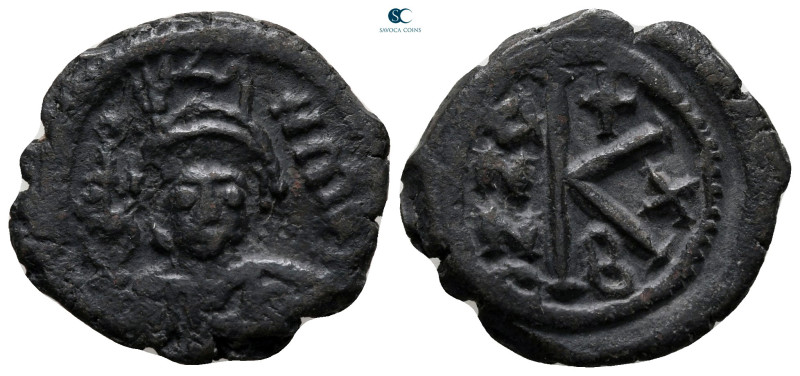 Maurice Tiberius AD 582-602. Constantinople
Half Follis or 20 Nummi Æ

22 mm,...