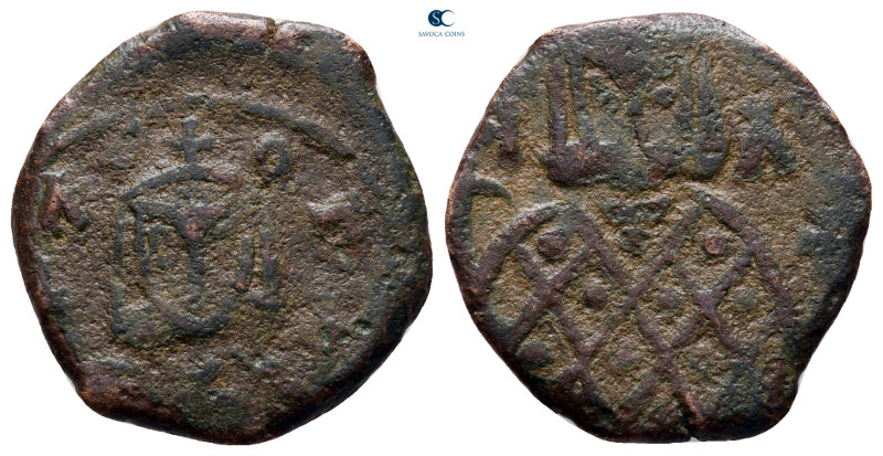 Leo V and Constantine AD 813-820. Syracuse
Follis Æ

19 mm, 2,70 g



ver...