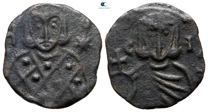 Leo V and Constantine AD 813-820. Syracuse
Follis Æ

20 mm, 3,28 g



ver...