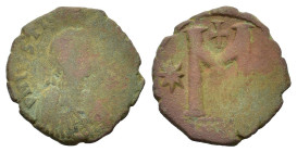 Justin I (518-527). Æ 40 Nummi (32,9 mm, 15,5 g). Nicomedia. Pearl-diademed, draped and cuirassed bust r. R/ Large M, star to l. and r.; above, cross;...