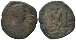 Justinian I (527-565). Æ 40 Nummi (27,80 mm, 14,60 g). Constantinople. Diademed, draped and cuirassed bust r. R/ Large M between two stars; below, Δ; ...