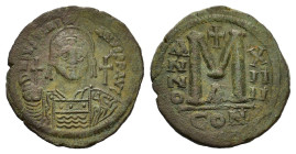 Justinian I (527-565). Æ 40 Nummi (37,4 mm, 23 g). Constantinople, year 14 (AD 540/1). Helmeted and cuirassed bust facing, holding globus cruciger and...