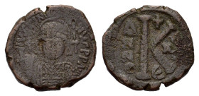 Justinian I (527-565). Æ 20 Nummi (24,6 mm, 10,4 g). Constantinople, year (X?). Helmeted and cuirassed bust facing, holding globus cruciger and shield...