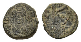 Justinian I (527-565). Æ 20 Nummi (22 mm, 11,9 g). Carthage, 16 year (542/543). Diademed, helmeted and cuirassed facing bust, holding globus cruciger ...