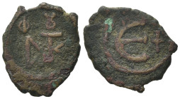 Justin II (565-578). Æ 5 Nummi (16,82 mm, 1,61 g), Constantinople. Monogram. R/ Large Є; in r. field, cross. Sear 364. Very fine.