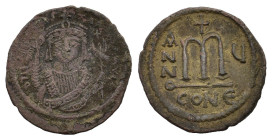 Tiberius II Constantine (578-582). Æ 40 Nummi (35,5 mm, 16,4 g). Constantinople, year 6 (AD 579/80). Crowned bust facing, wearing consular robes and h...