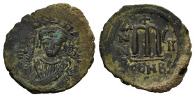 Tiberius II Constantine (578-582). Æ 40 Nummi (32 mm, 13 g). Constantinople, year 7 (AD 580/1). Crowned bust facing, wearing consular robes, holding m...