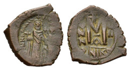 Heraclius (610-641). Æ 40 Nummi (29 mm, 11,14 g). Nicomedia, year 4 (AD 61374). Heraclius and Heraclius Constantine standing facing, each holding glob...