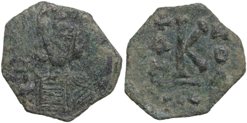 Constantine IV (668-685). Æ 20 Nummi (17 mm, 1,5 g). Syracuse, AD 674-681. Helme...