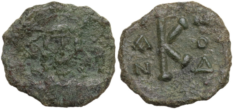 Constantine IV (668-685). Æ 20 Nummi (18 mm, 2,5 g). Syracuse, 672-677. Helmeted...