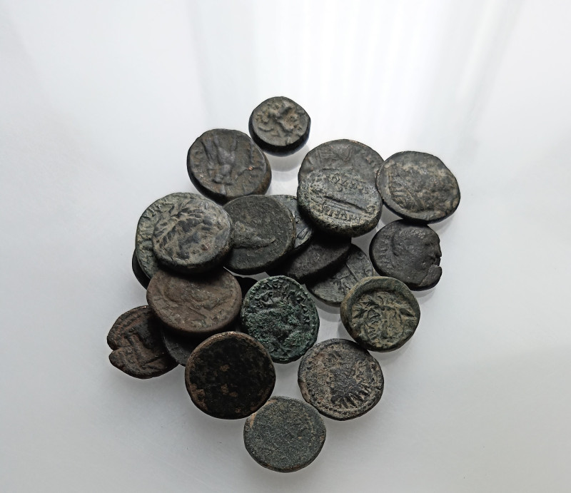 Lot of 22 Greek and Roman Provincial Æ coins, to be catalog. Lot as sold as is, ...