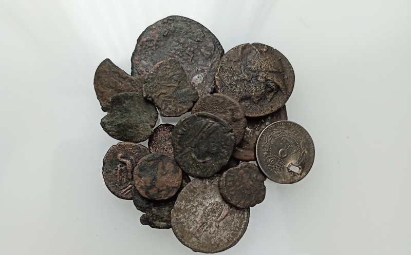 Lot of 16 Ancient Æ coins, to be catalog. Lot as sold as is, no return.