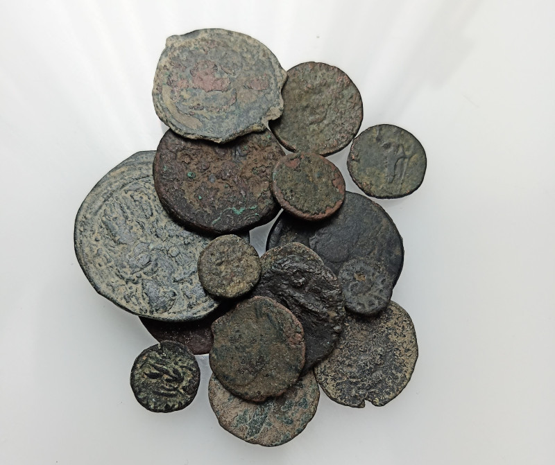 Lot of 16 Ancient Æ coins, to be catalog. Lot as sold as is, no return.