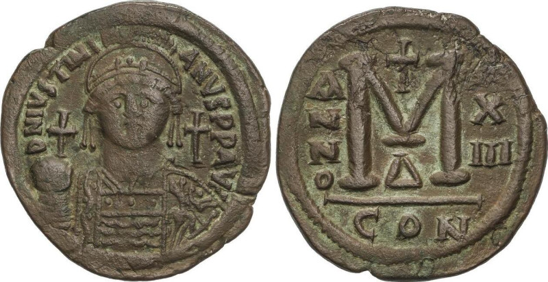 Follis. JUSTINIANO I (527-565). CONSTANTINOPLA. Anv.: Busto acorazado y con casc...