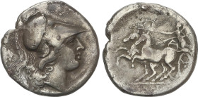 Didracma. 265-240 a.C. CALES. CAMPANIA. Anv.: Cabeza de Atenea a derecha con casco corintio con cresta. Rev.: Nike en biga galopando a izquierda, sost...