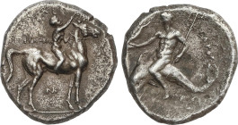 Nomos. 332-302 a.C. TARENTUM. CALABRIA. Anv.: Joven a caballo a derecha sosteniendo riendas y coronando caballo. Rev.: Taras sobre delfín a izquierda ...