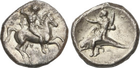 Nomos. 332-302 a.C. TARENTUM. CALABRIA. Anv.: Guerrero a caballo a derecha, preparándose para lanzar la lanza hacia abajo con la mano derecha, sosteni...