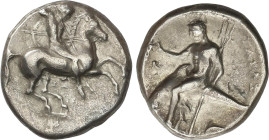 Nomos. 332-302 a.C. TARENTUM. CALABRIA. Anv.: Guerrero con escudo en brazo izquierdo, sosteniendo dos lanzas en la mano izquierda, preparándose para a...