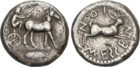Tetradracma. 480-462/1 a.C. MESSANA. SICILIA. Anv.: Ninfa Messana, sosteniendo kentron en la mano izquierda y riendas en ambas, conduciendo lentamente...