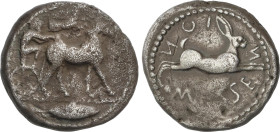 Tetradracma. 480-462/1 a.C. MESSANA. SICILIA. Anv.: Ninfa Messana, sosteniendo kentron en la mano izquierda y riendas en ambas, conduciendo biga de mu...