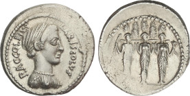 Denario. 43 a.C. ACCOLEIA. P. Accoleius Lariscolus. Anv.: Busto de Acca Larentia a derecha. P. ACCOLEIVS LARISCOLVS. Rev.: Las tres estáteras de Diana...