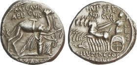 Denario. 58 a.C. AEMILIA. M. Aemilius Scaurus y Pub. Plautius Hypsaeus. Anv.: El Rey Aretas de rodillas, detrás camello. M. SCAVR. AED. CVR. EX S. C. ...