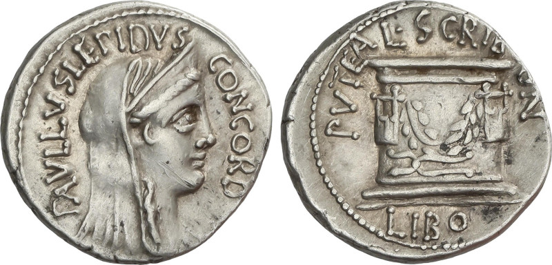 Denario. 62 a.C. AEMILIA. Paullus Aemilius Lepidus. Anv.: Cabeza velada y diadem...